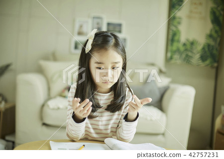 學生,小學,兒童,教育,學習,學習,日常,生活方式 學生,小學,兒童,教育,學習,學習,日常,生活方式 42757231