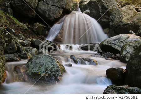 新月瀑布 - 杉田河谷（福島縣·Ootama村） 42758581