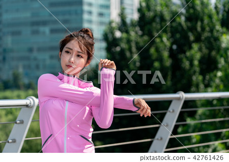 Exercise-enriched women Exercise-enriched women 42761426