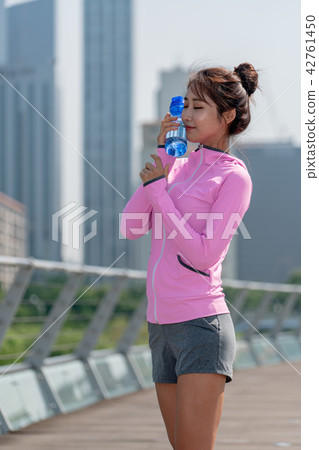 Exercise-enriched women Exercise-enriched women 42761450