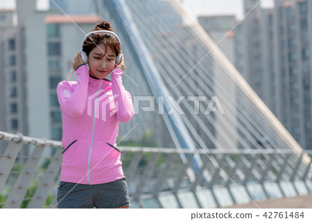 Exercise-enriched women Exercise-enriched women 42761484