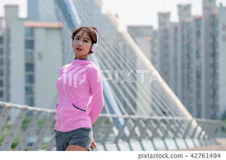 Exercise-enriched women 42761494