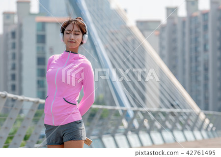 Exercise-enriched women 42761495