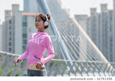 Exercise-enriched women Exercise-enriched women 42761496