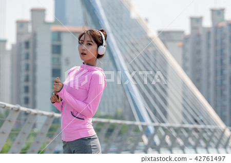 Exercise-enriched women Exercise-enriched women 42761497