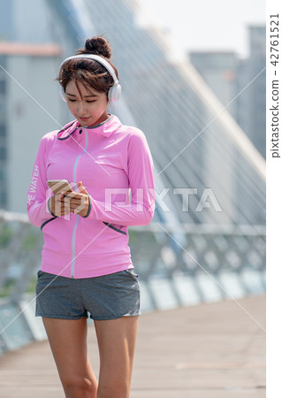 Exercise-enriched women 42761521