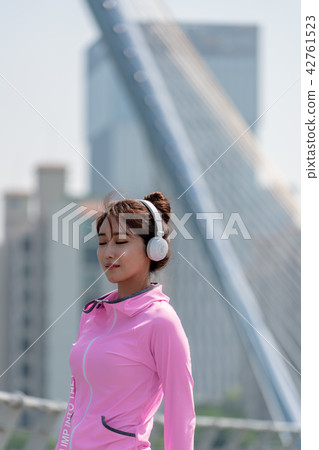 Exercise-enriched women Exercise-enriched women 42761523