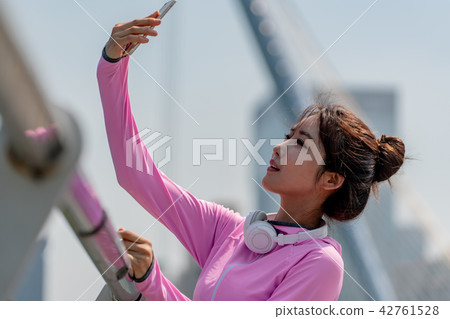 Exercise-enriched women Exercise-enriched women 42761528