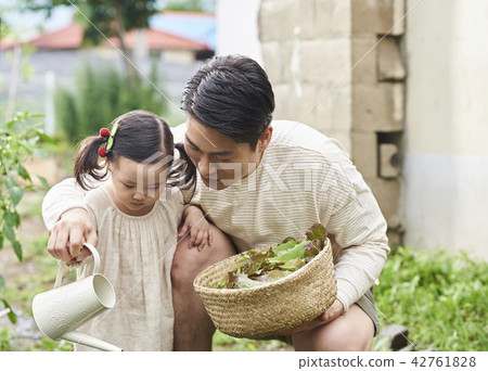 Family garden, family, Korean 42761828