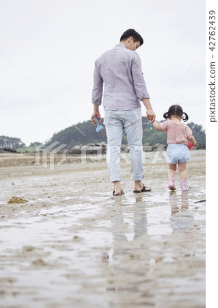 Sea, hands-on learning, Korean 42762439