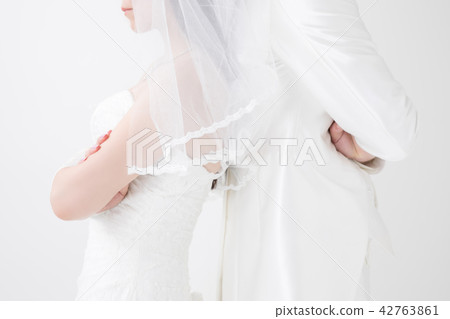 Brawling bride and groom Brawling bride and groom 42763861