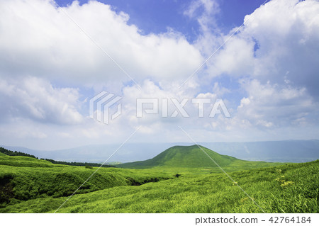 The beautiful Yonezuka of Aso 42764184