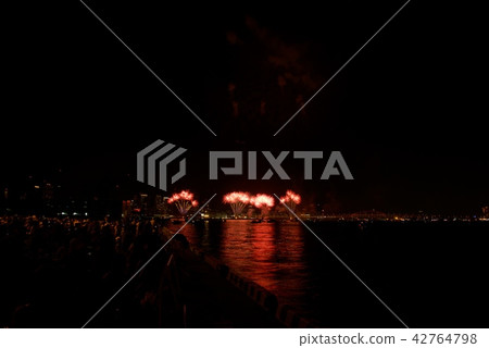 Minato Kobe beach fireworks display from Hyogo wharf (2018) Minato Kobe beach fireworks display from Hyogo wharf (2018) 42764798