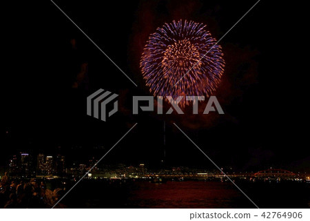 Minato Kobe beach fireworks display from Hyogo wharf (2018) 42764906