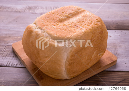 Home bakery bread 42764968