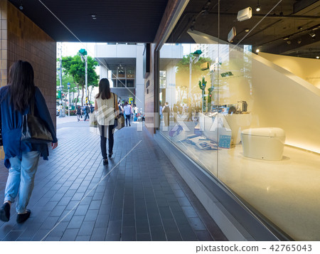 street in taipei 42765043