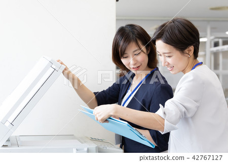 Business female copy machine Business female copy machine 42767127