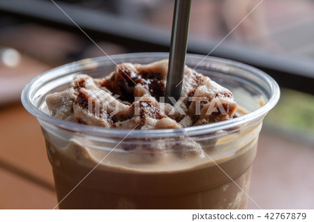 iced blended coffee with milk in plastic glass 42767879