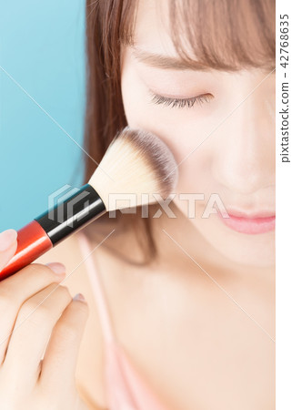 Beauty · Cheek brush 42768635