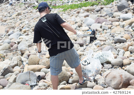 Marine debris Marine debris 42769124