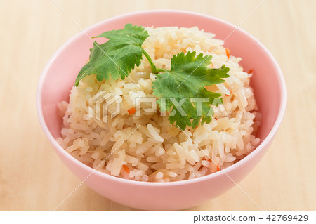 Garlic fried rice with vegetable on top Garlic fried rice with vegetable on top 42769429