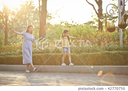Mother and child, walking in the park 42770750