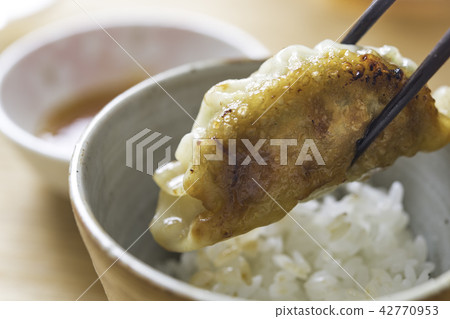 煎餃子 42770953