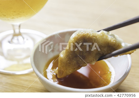 煎餃子 42770956