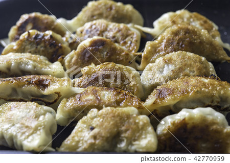 煎餃子 42770959