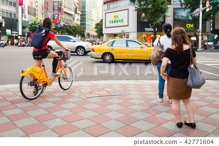 street in taipei 42771604