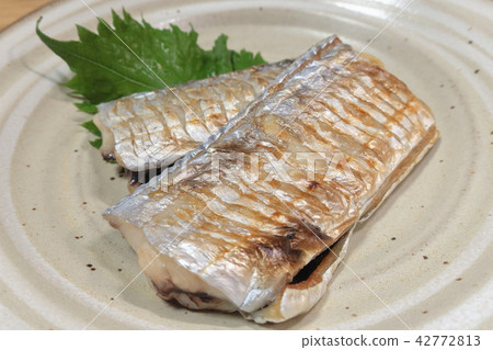 House-grilled home cooking "simple grilled fish salad" 42772813