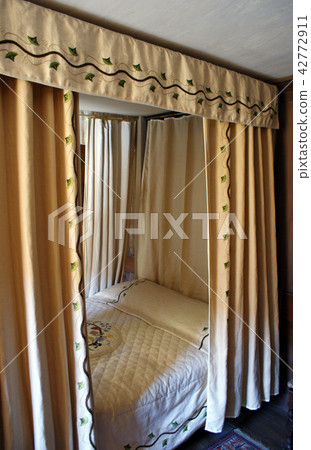 Four poster bed Four poster bed 42772911