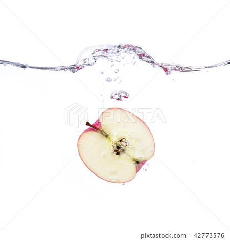 Apple water 42773576