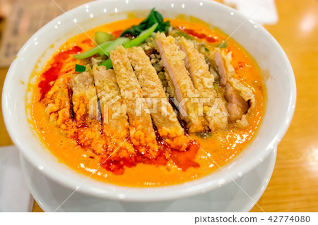 Bone marrow dumpling noodles Bone marrow dumpling noodles 42774080