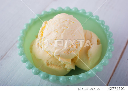Vanilla Icecream 42774501