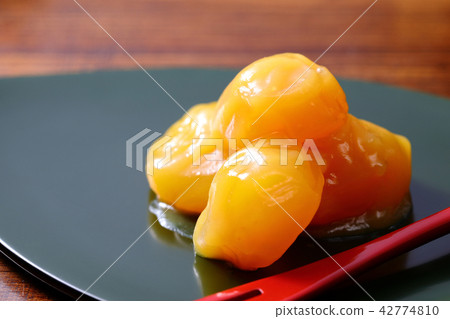 Sweet chestnut paste Sweet chestnut paste 42774810