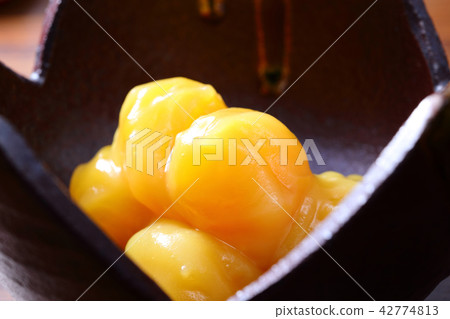 Sweet chestnut paste Sweet chestnut paste 42774813