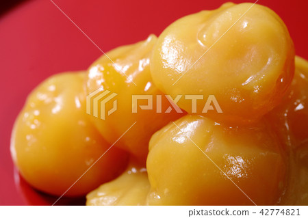 Sweet chestnut paste Sweet chestnut paste 42774821