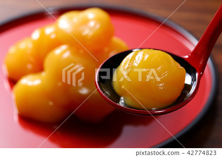 Sweet chestnut paste Sweet chestnut paste 42774823