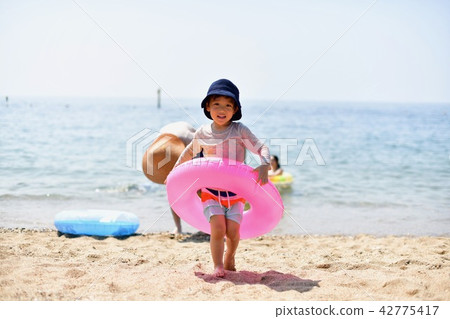 Playing in Awaji Island's swimming pool 3 years old Playing in Awaji Island's swimming pool 3 years old 42775417