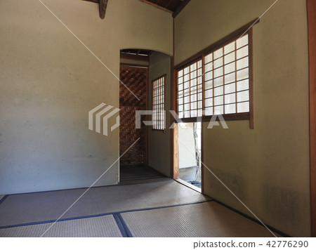 岡山縣津山市的註冊有形文化財產“Seongdong Mukakashi Machiya(老Kajimura House)”:茶室(Chigusori) 岡山縣津山市的註冊有形文化財產“Seongdong Mukakashi Machiya(老Kajimura House)”:茶室(Chigusori) 42776290