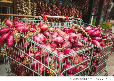Tropea city, red onion Tropea city, red onion 42779399