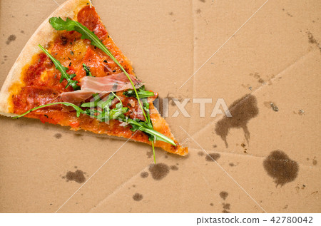 One piece of pizza in cardboard pizza box 42780042