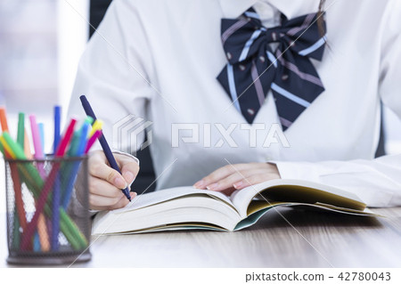 高中女生學習前面沒有臉 高中女生學習前面沒有臉 42780043
