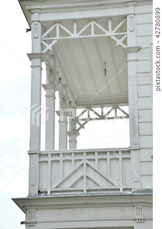 White villa 42780899