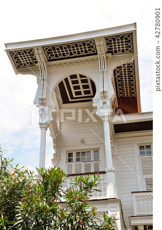 White villa 42780901