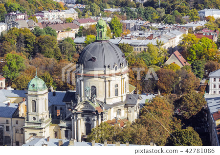 Autumn cityscape Dominican church, Lviv, Ukraine 42781086