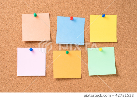 Cork board with colorful blank notes 42781538