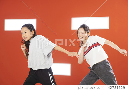 Kids dancer 42781629