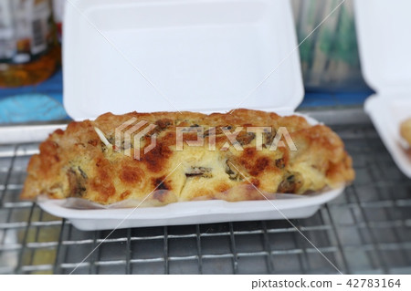 Crispy fried mussels with egg 42783164